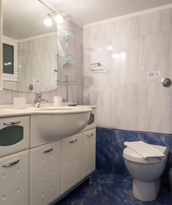 A Unique Apartment In The Historical Center-3Bds Atina Dış mekan fotoğraf