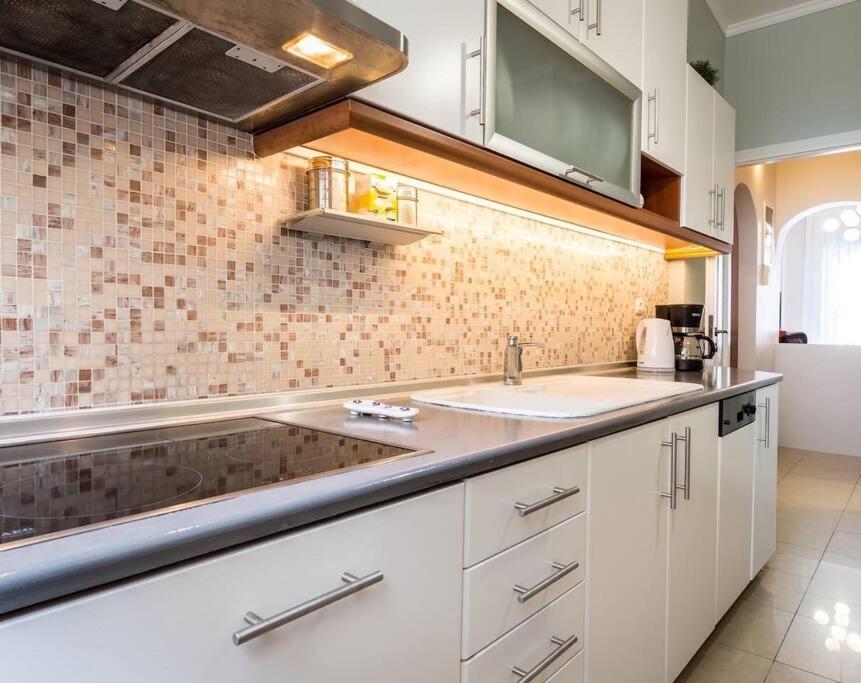A Unique Apartment In The Historical Center-3Bds Atina Dış mekan fotoğraf